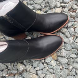 Women Boots Like New Size 9