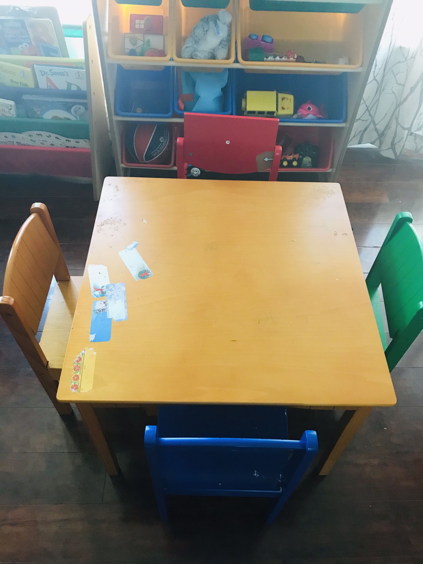 Children’s table + shelf + toy storage