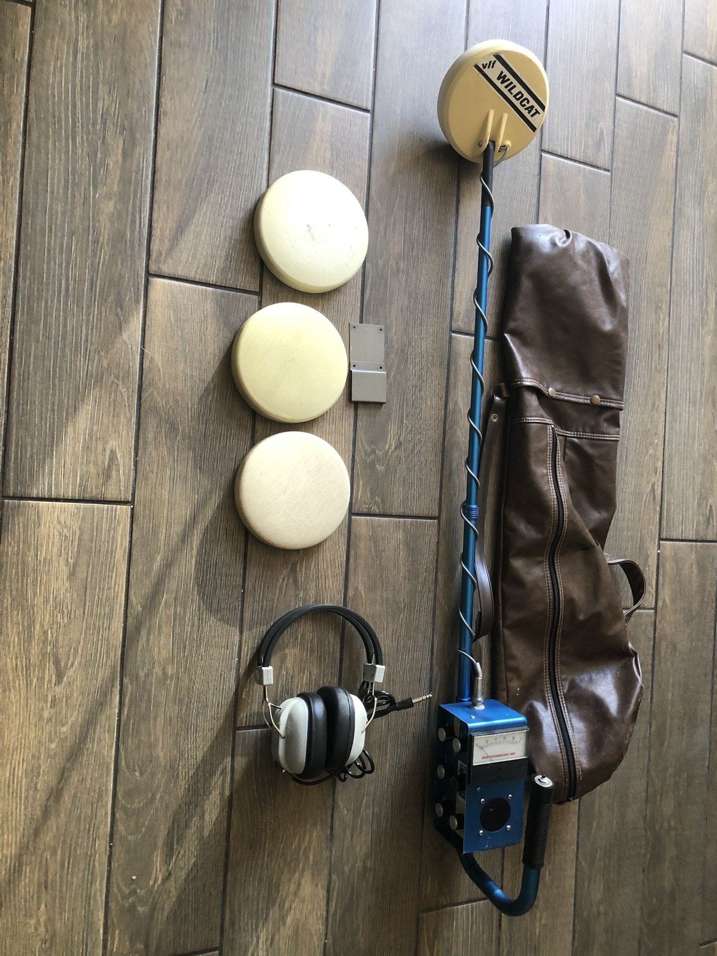 Vintage Metal Detector Tesoro The Blue WildCat C&G Technology metal