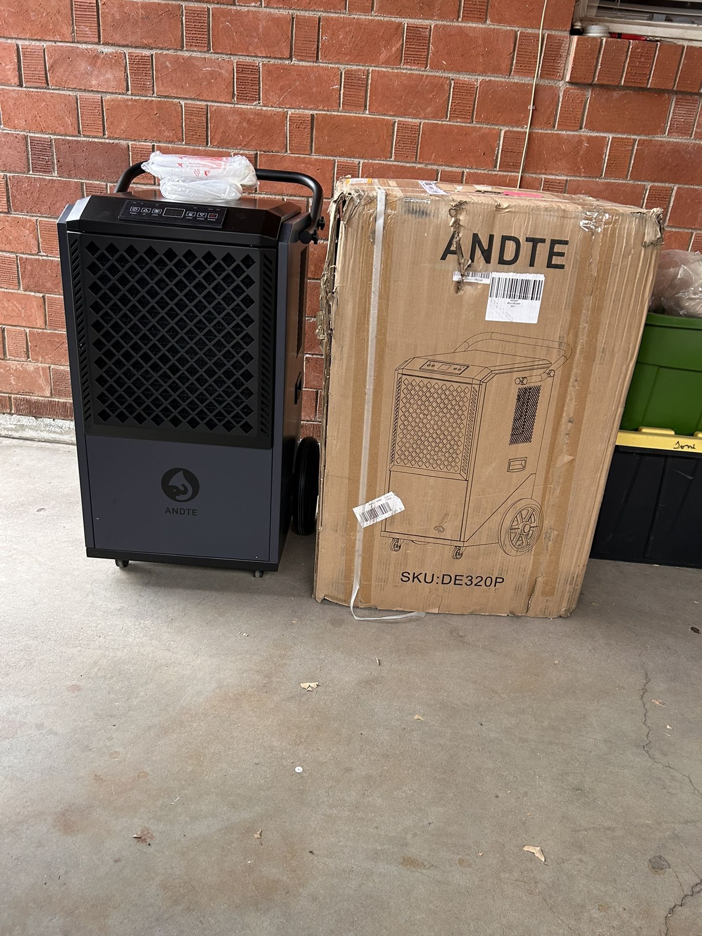 New XLarge Commercial Grade Dehumidifier With Pump For 9000sq-ft