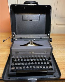 1948 Royal Arrow Portable Typewriter