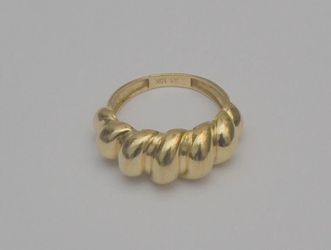 10K Yellow Gold Puffed Ribbed Dome Ring Size 6
