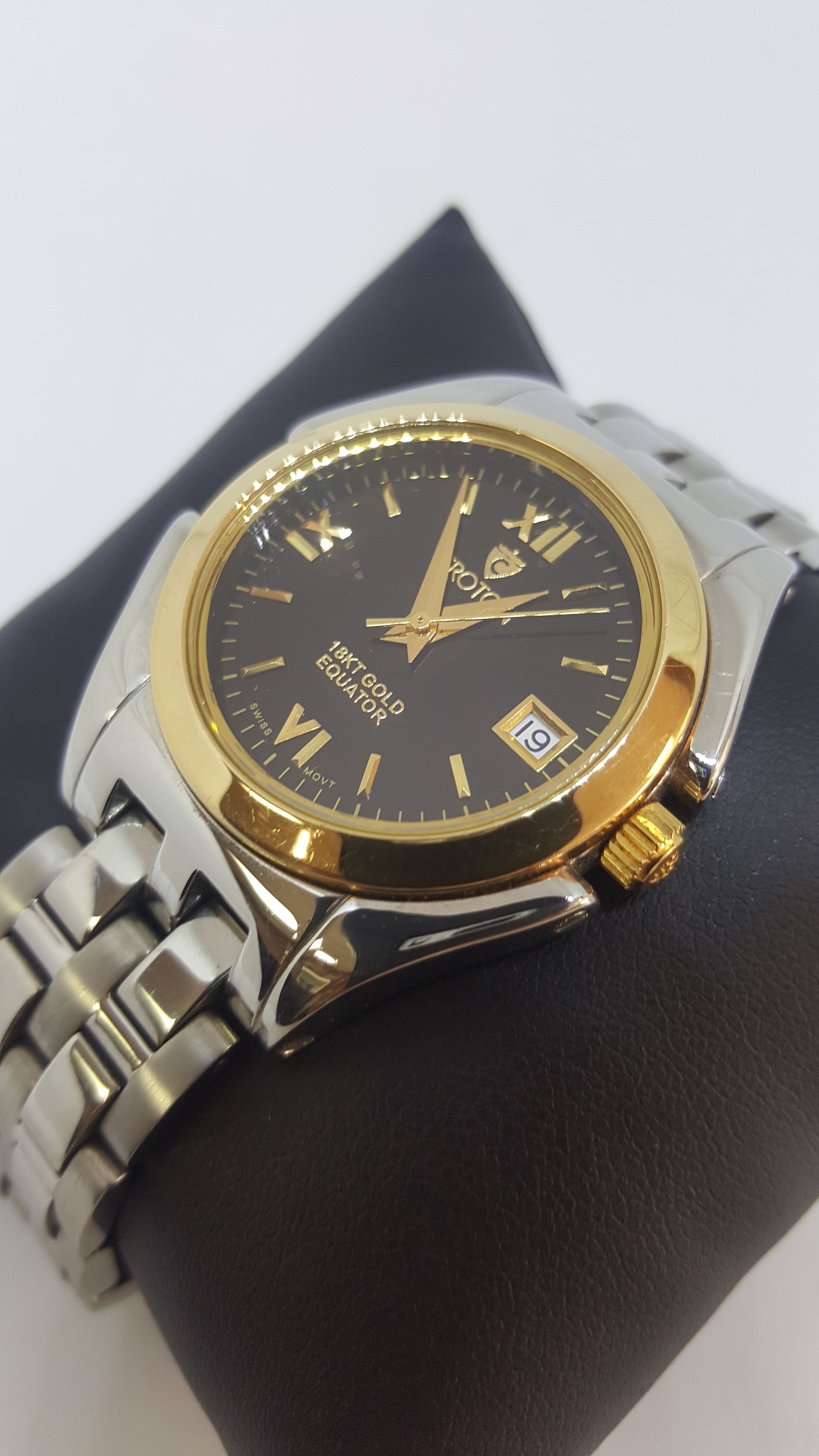 Croton 18K Gold crown and bezel Sapphire crystal, croton equator