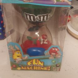 M&M'S DISPENSER