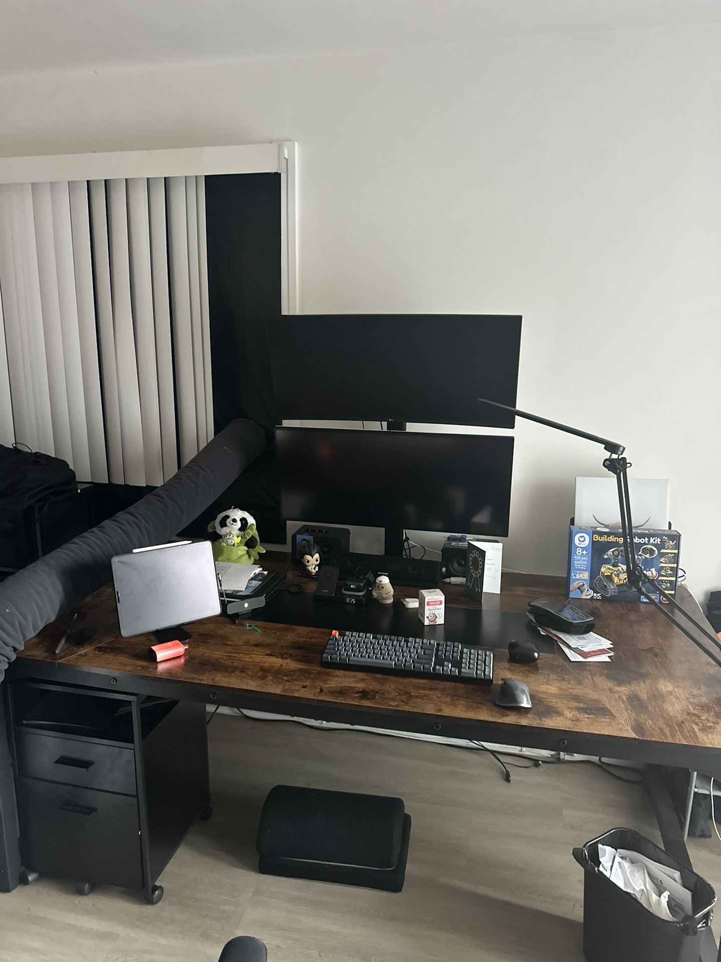 Free desk