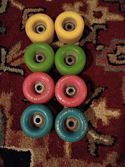 8 Skateboard/Roller Skates Wheels Well Used