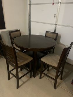 Table with 4 chairs