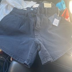 Woman 10 Shorts