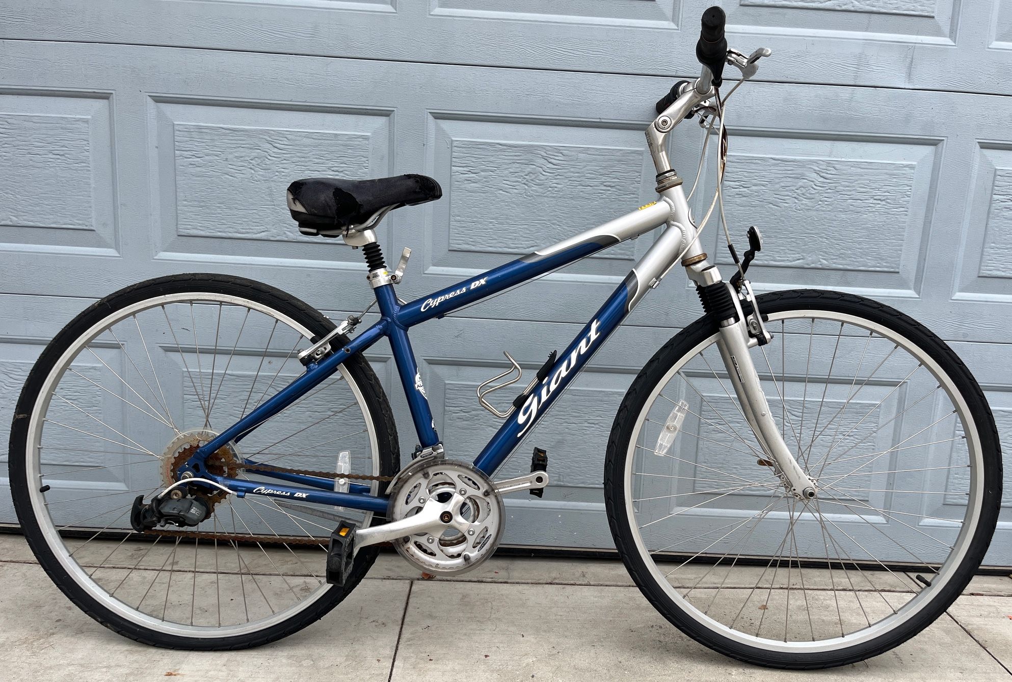 2010 Giant Cypress DX 17-inch Frame 21-Speed Hybrid Bicycle Bike (OBO)