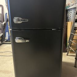 R.W.FLAME Retro 3.2 cu. ft. Freestanding Mini Fridge with Freezer