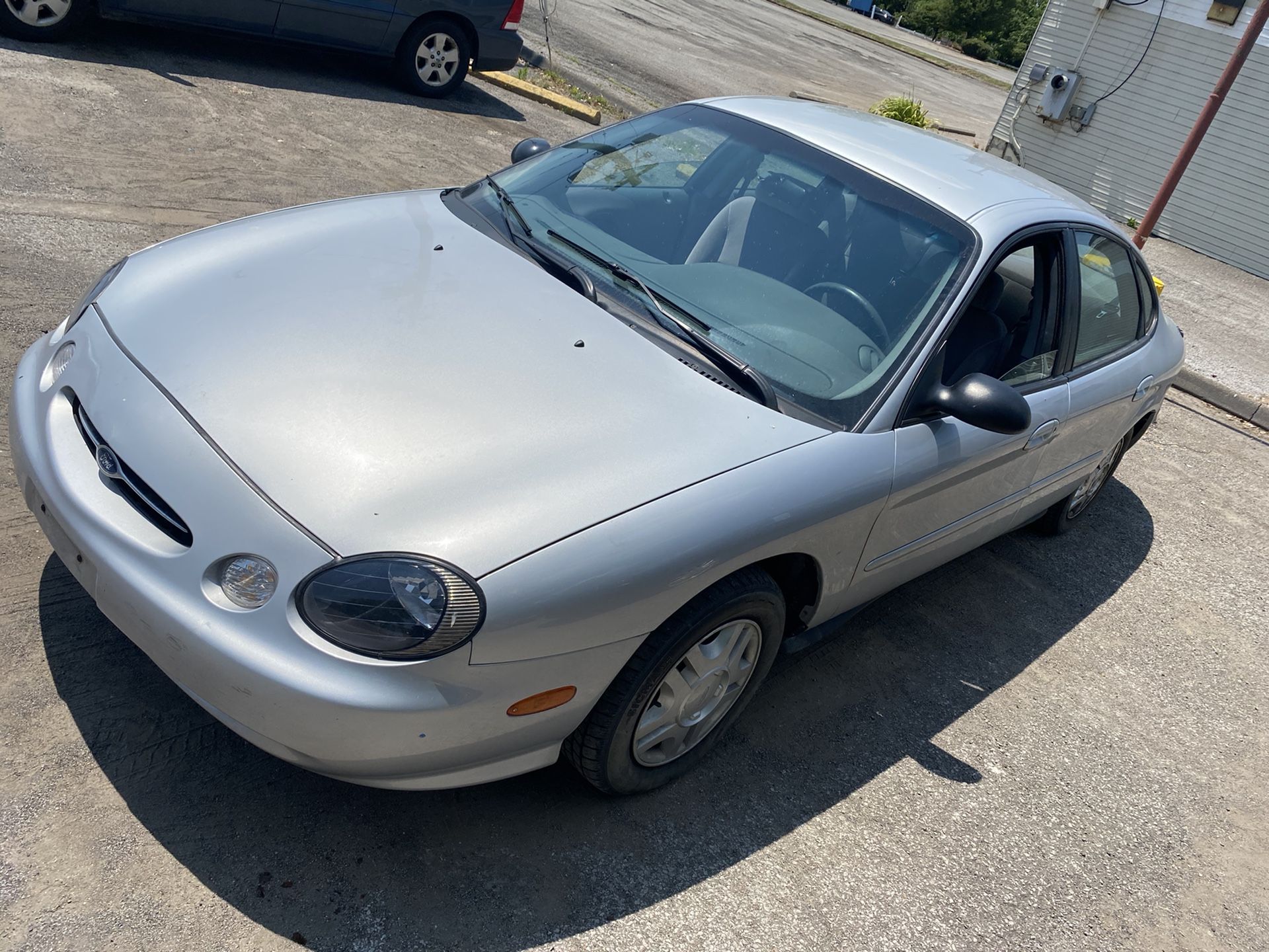 1999 Ford Taurus