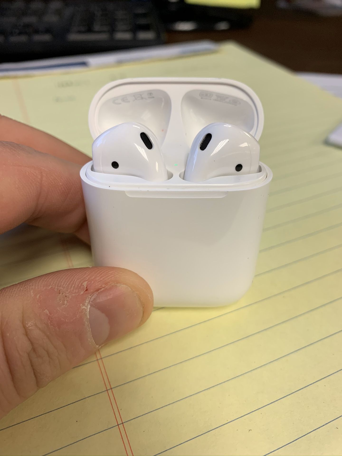 Apple air pods 1st gen with charging case and cable