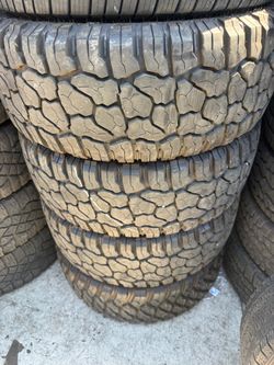35x12.50r18 Falken tires en excelentes condiciones de vida las 4