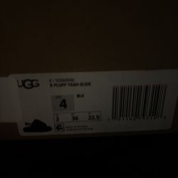 Young women’s Uggs Slippers 