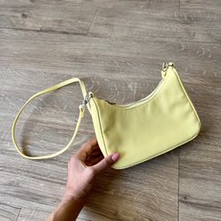 LIKE NEW: Pastel Yellow Crossbody Purse