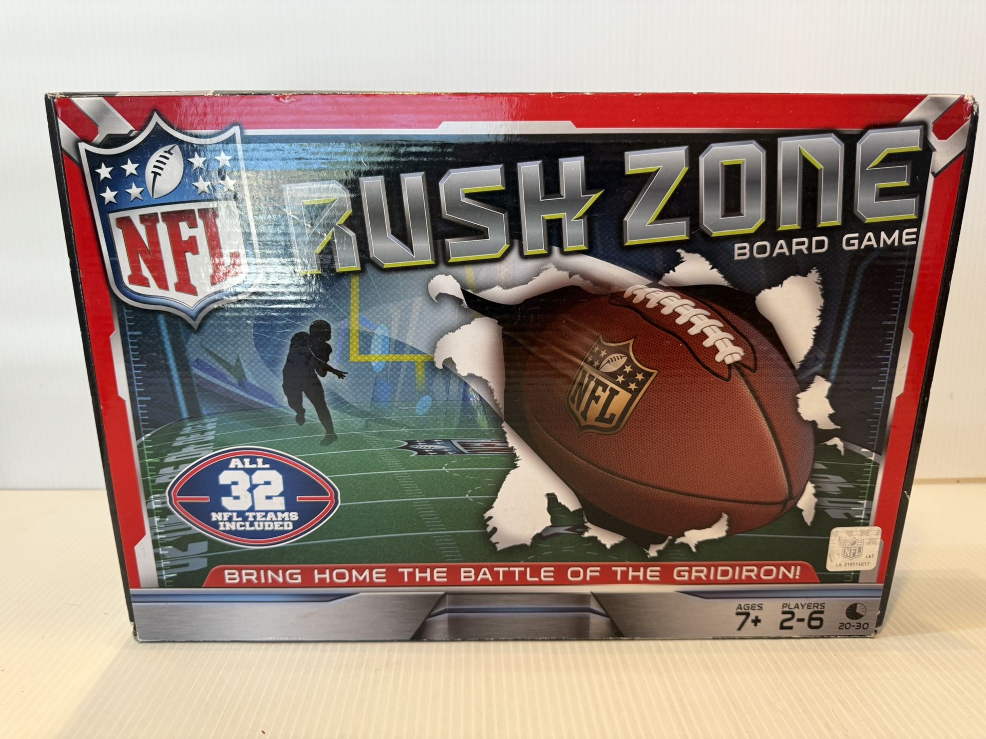NFL Rush Zone Board Game Ages 7+ Players 2-6 32 NFL Football