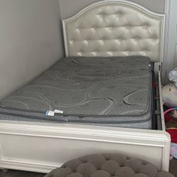 Pearl White Full Size Bed Box Spring And Mattress 