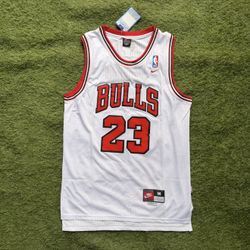Chicago Bulls White #23 Jordan Adult Jersey