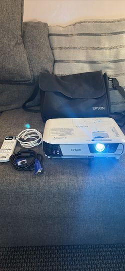 Epson Projector H719A-215 Hours