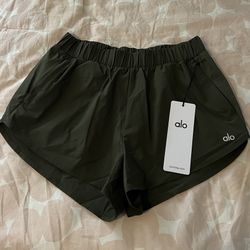 Alo Playmaker Dolphin Short $60 Green Olive Size: S