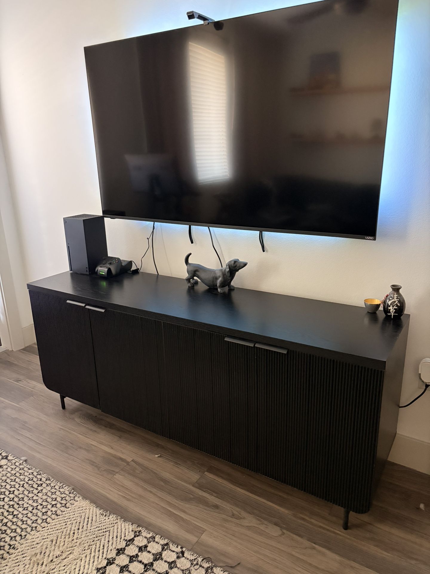 65 “ TV & Console