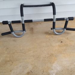 Free Two Irin Gym Xtreme Totla Body Upper Workout Bar