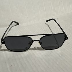 Cole Haan Polorized Navigator Sunglasses  Retails $125 Excellent Condition 