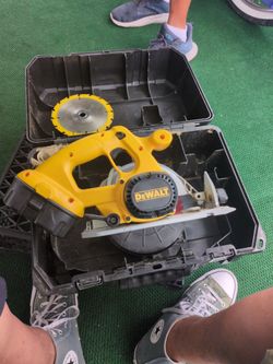 DEWALT CIRCULAR SAW