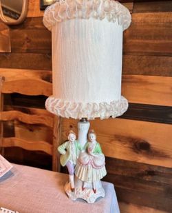 Beautiful Vintage Lamp 💡 Yes It Works 