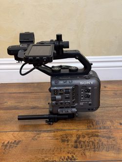 Sony FX6 (body + accessories)