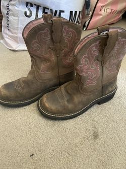 Women Ariat cowgirl boots