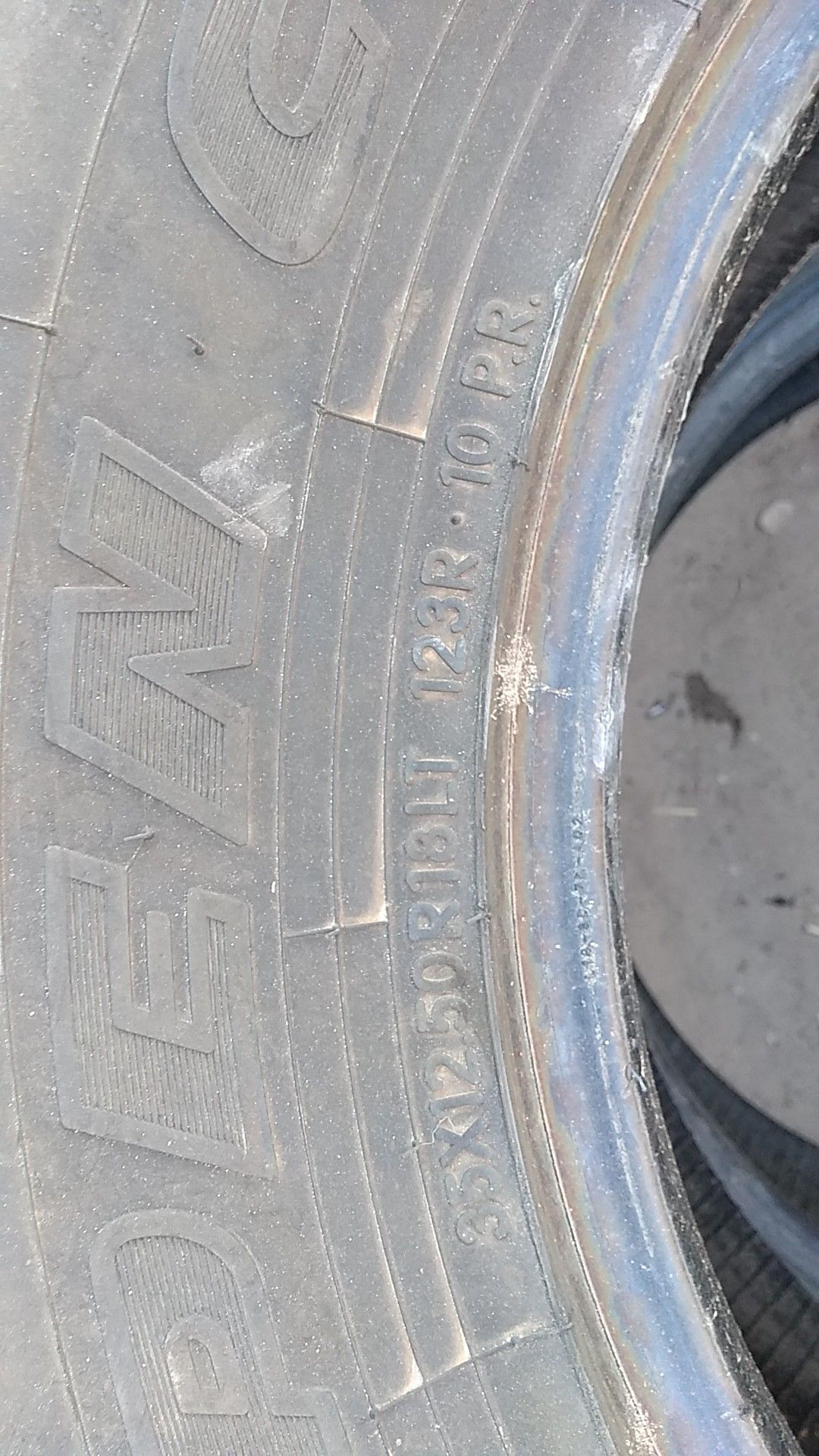 Toyo tires 35×12.5 R 18