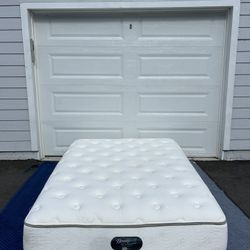 Queen Mattress BEAUTY REST Recharge Great Condition - Delivery Negotiable