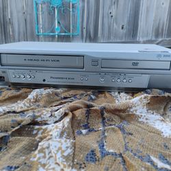 Sanyo DVW-7200 DVD / 4 Head Hi-Fi VCR