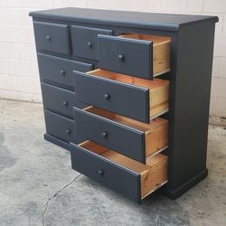 9 Drawers Wooden Dresser 