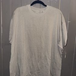 Essentials T-Shirt Size L