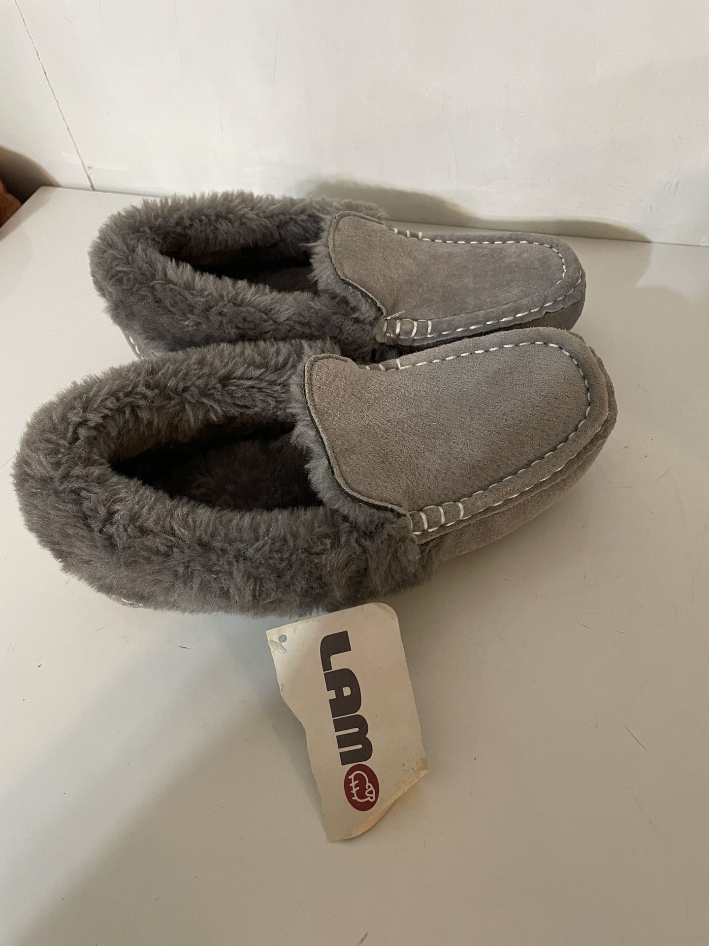 Lamo Slippers For Kids Size 5 Big Kid Never Used