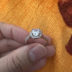 cubic zircon stoned non tanished sterling silver ring brand new size 8 very pretty 