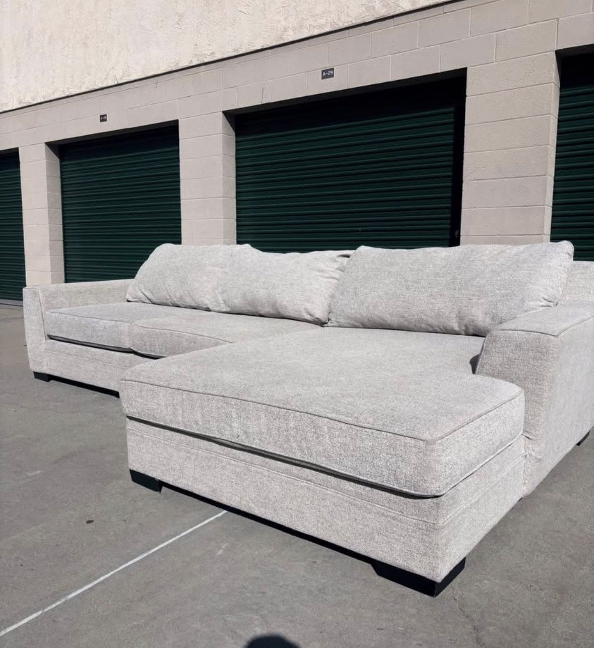 Living Spaces Beige Sectional Couch 🛻Delivery Available🛻