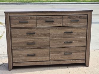 DRESSER