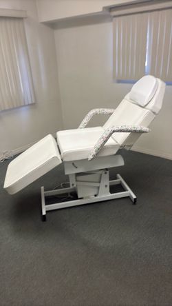 Electric med/exam chair
