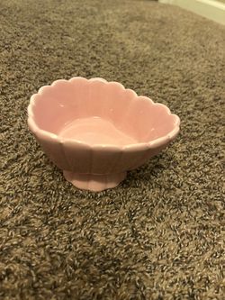 Pink Ceramic Scalloped Footed Bowl