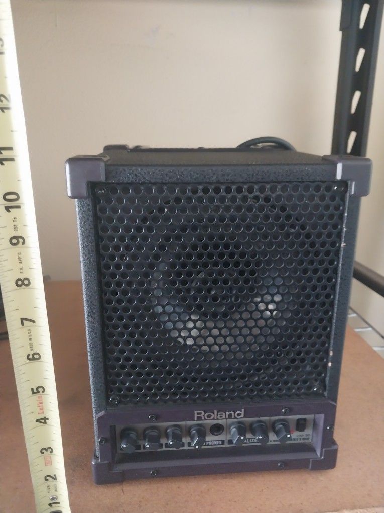 ROLAND CUBE MONITOR GUITAR AMPLIFIER LIKE NEW