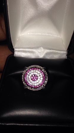 Ladies ring white and pink diamonds