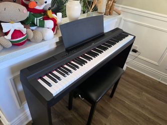 Yamaha P-125 with Stand & Stool