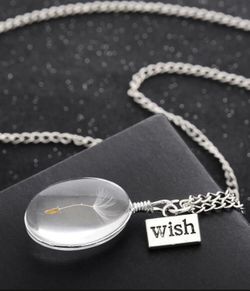 Beautiful NEW Glass Dandelion Oval “Wish” Women’s Fashion Jewelry Necklace 