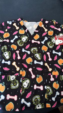 Snoopy scrub top size L