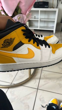 Jordan 1 White Yellow Shoes
