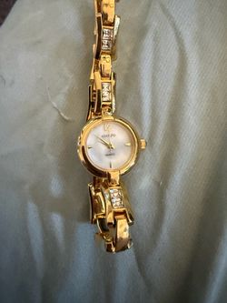 Luxury Women Watch Square Diamond Bracelet Band Round Women's Quartz Wrist Watch