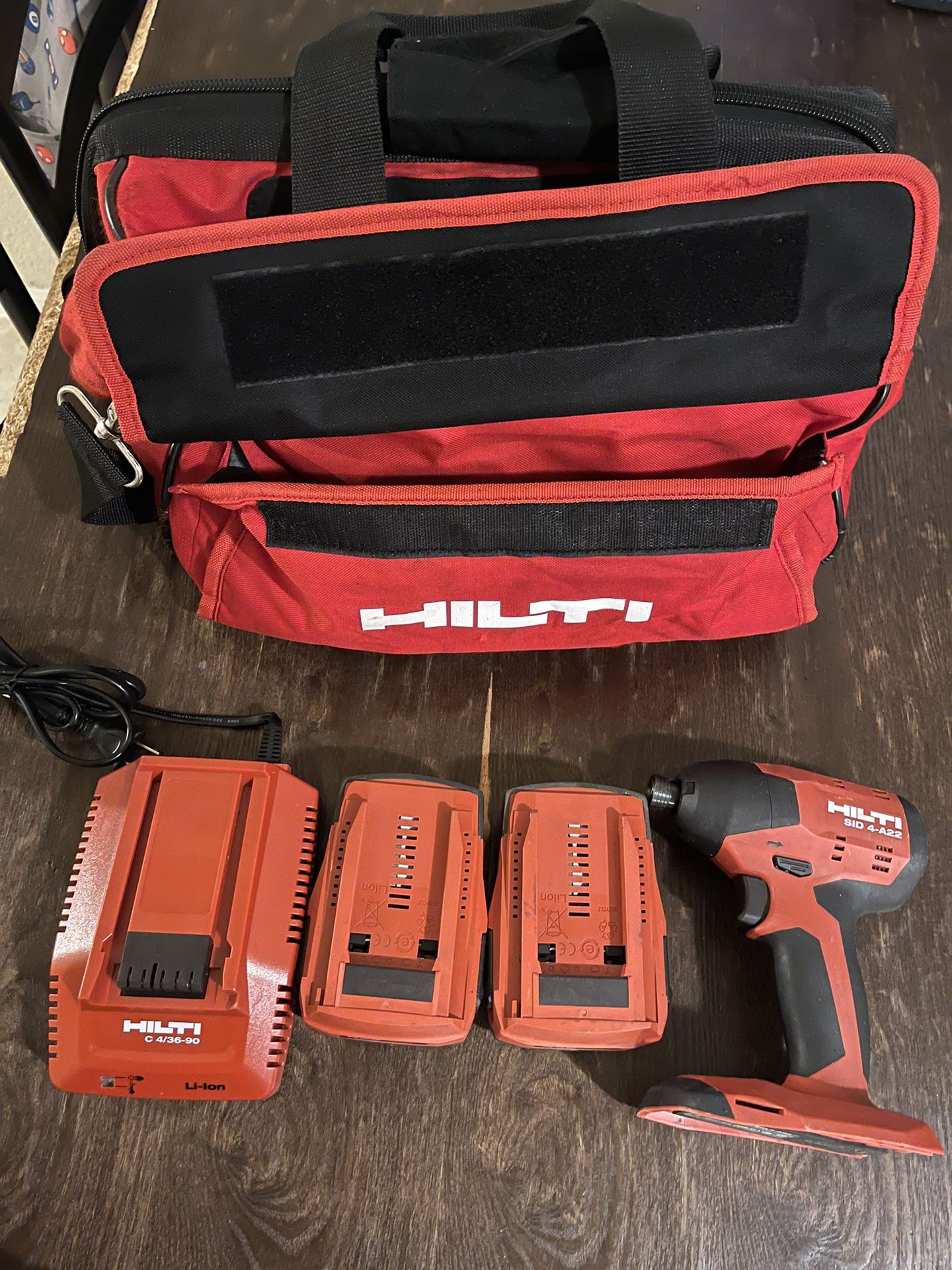Hilti 22V lithium-ion 1/4 With Tools bags 